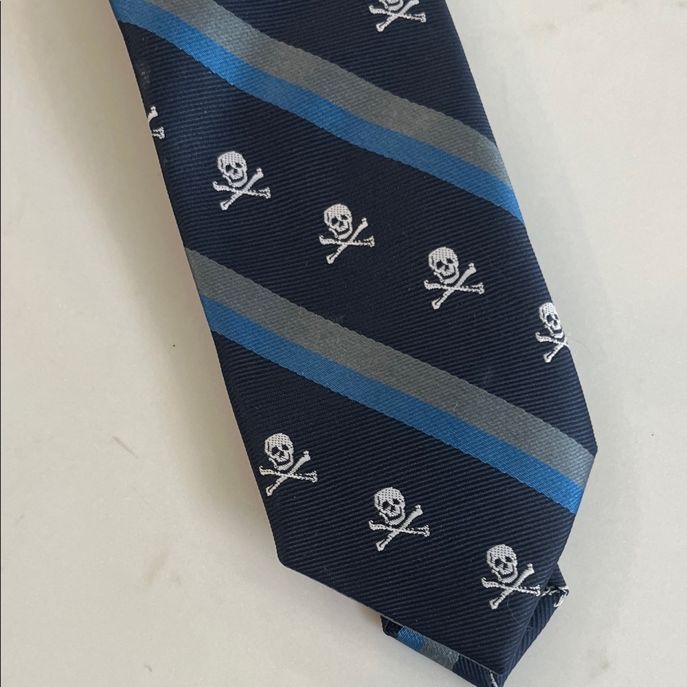 Old Navy Navy Blue and Gray Skull Stripe Youth Tie - Picture 7 of 7